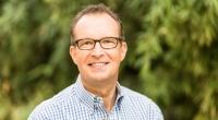 Dr. Christoph Specht ordnet im TV als Medizinkorrespondent regelmäßig medizinische Themen ein.