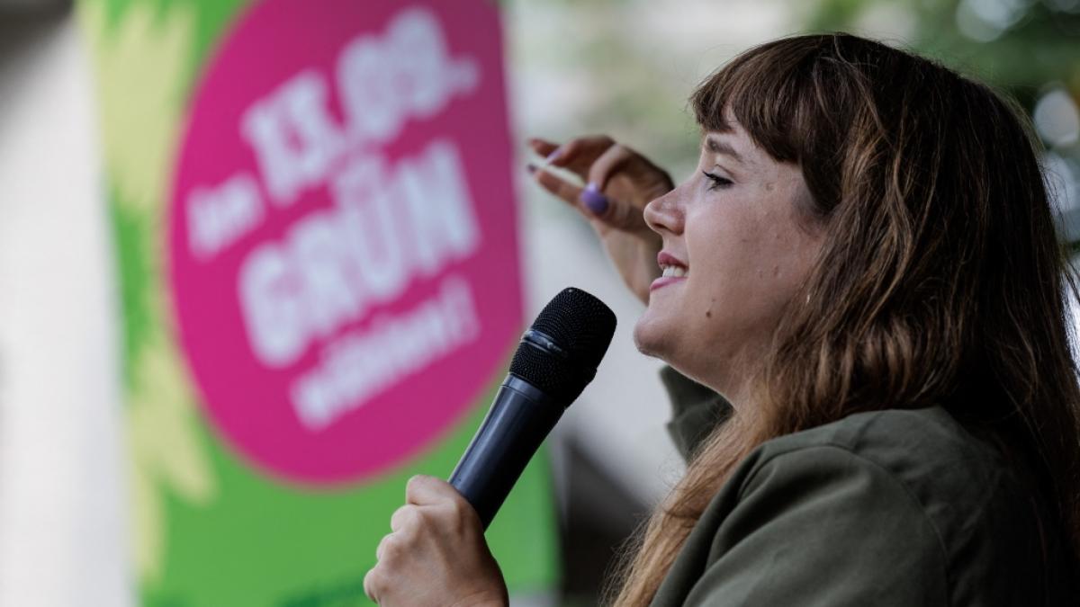 Die ehemalige Bundesvorsitzende der Gr&uuml;nen, Ricarda Lang, spricht auf einer Wahlkampfveranstaltung der Gr&uuml;nen (Archivbild). (Foto)