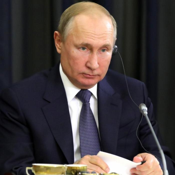Ukraine-Drohnen treffen Putins Öllager - Videos zeigen Flammeninferno