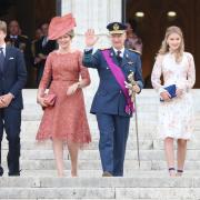 Prinzessin Eleonore (l-r), Prinz Gabriel, Königin Mathilde, König Philippe, Kronprinzessin Elisabeth und Prinz Emmanuel von Belgien.