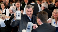 Markus Söder (CSU), Ministerpräsident Bayerns, beim Maibock-Anstich 2026 im Festsaal des Hofbräuhaus.