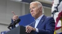 Joe Biden überraschte bei einem Auftritt mit einer Trump-Kappe auf dem Kopf.