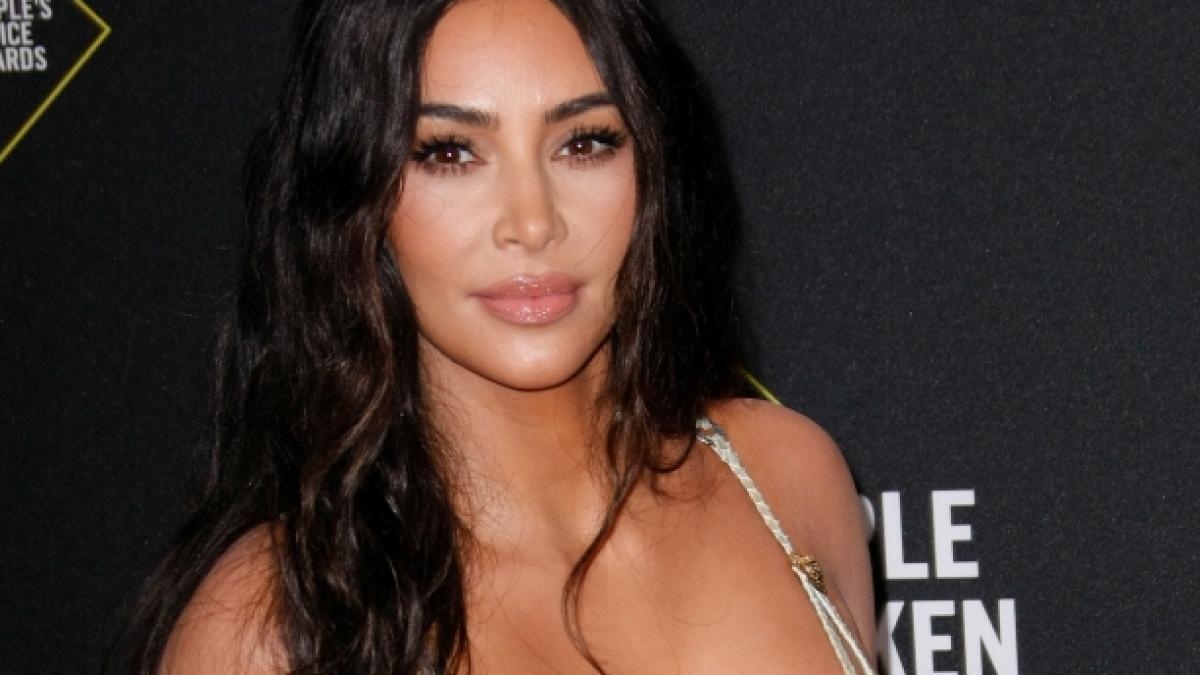 Kim Kardashian sinniert im Bikini &uuml;ber ihr Leben. (Foto)