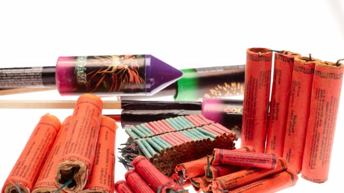 Pyrotechniker erwarten in den kommenden Tagen eine gro&szlig;e Nachfrage nach B&ouml;llern und Raketen. Doch nicht &uuml;berall werden Feuerwerksk&ouml;rper verkauft. (Foto)