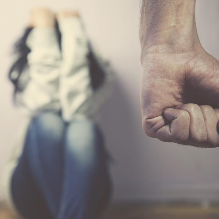 Bis ins Koma! Mann vergewaltigt behinderte Frau (64) brutal