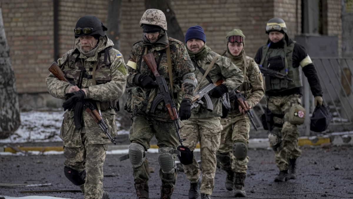 Ukrainische Soldaten sollen deutsche Panzerabwehrwaffen gegen Putins Panzer einsetzen. (Foto)