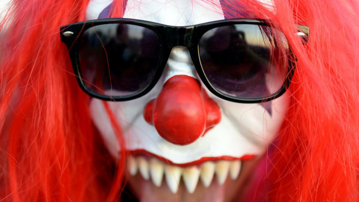Ein Horror-Clown wollte in Berlin ein Kind in sein Auto locken. (Symbolbild) (Foto)