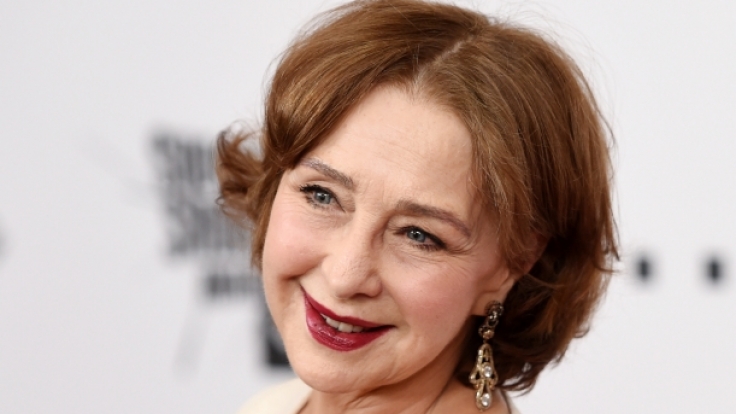 Christine Kaufmann liegt im Krankenbett.