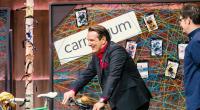 Ralf Dümmel beim Test von carryyygum.