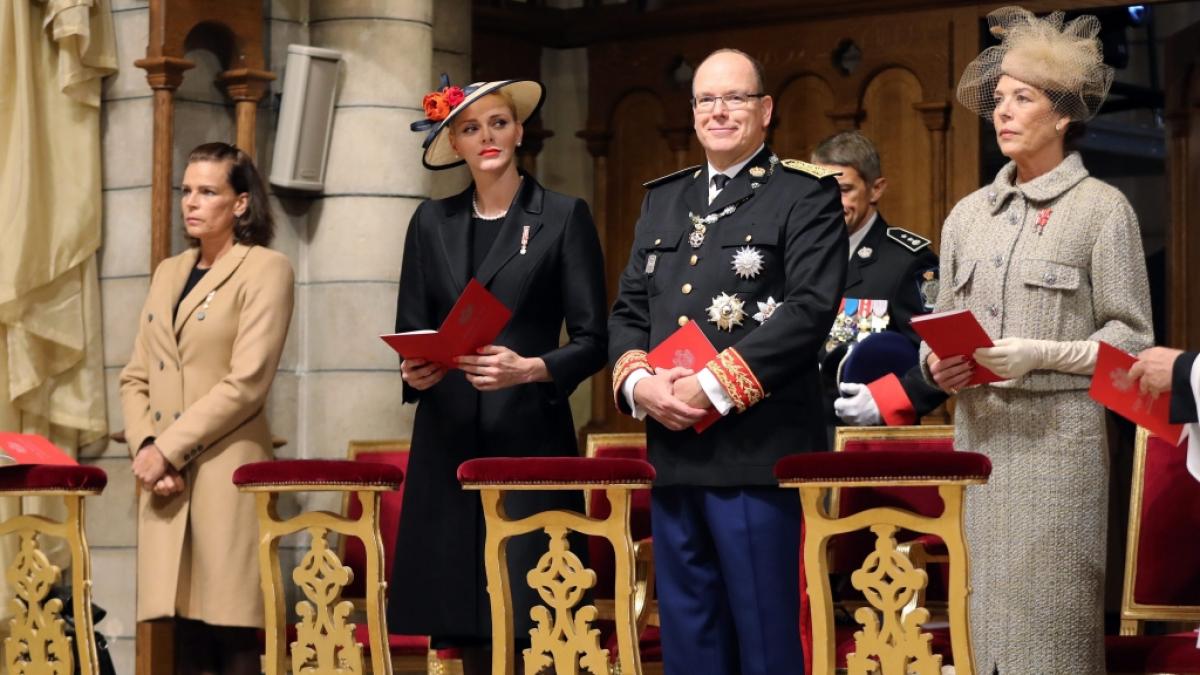 Prinzessin St&eacute;phanie von Monaco (li.) muss einen tragischen Schicksalsschlag verkraften: Ihr fr&uuml;herer Verlobter ist mit nur 59 Jahren gestorben. (Foto)
