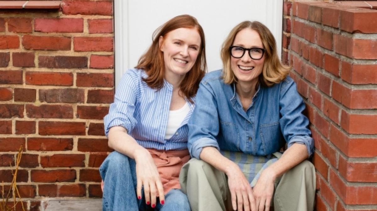 Dr. Christina Enzmann und Susanne Liedtke wollen Frauen durch die Wechseljahre helfen. (Foto)