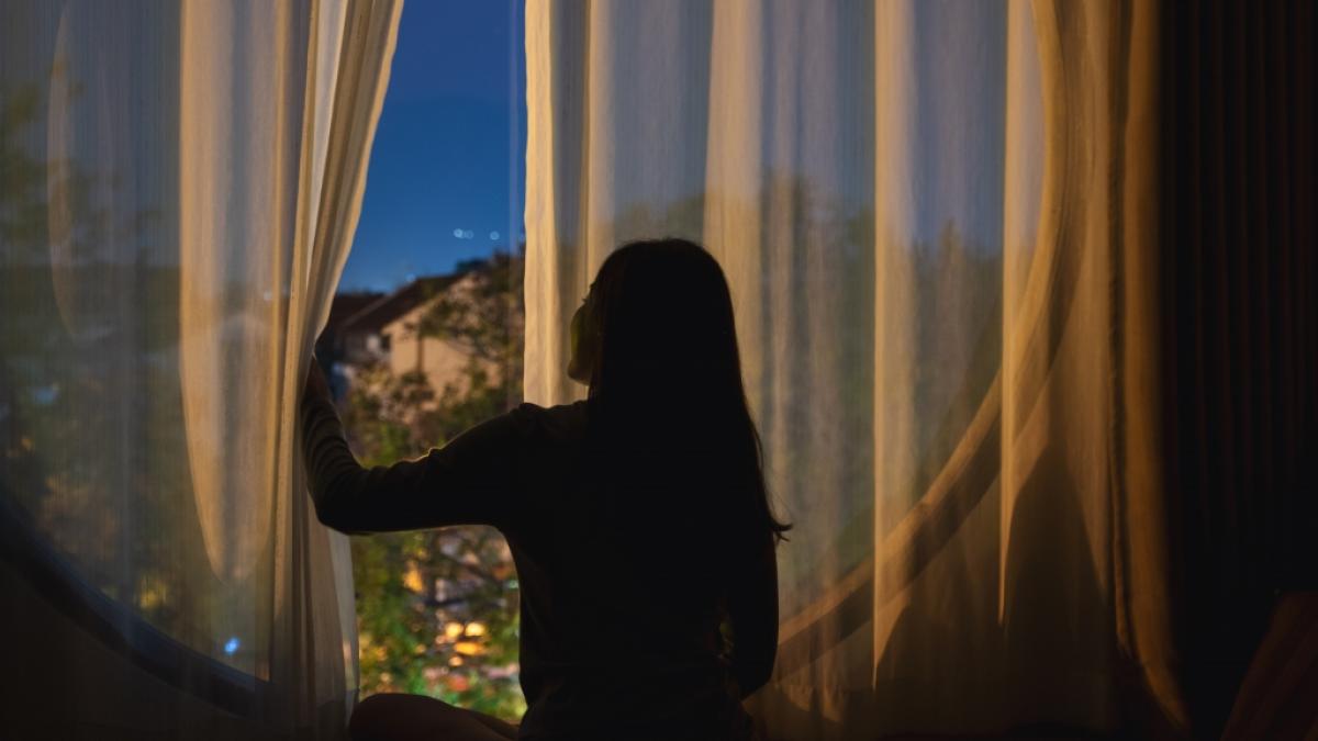 In Neubrandenburg ist eine 18-J&auml;hrige aus einem Fenster in die Tiefe gest&uuml;rzt. (Symbolfoto) (Foto)