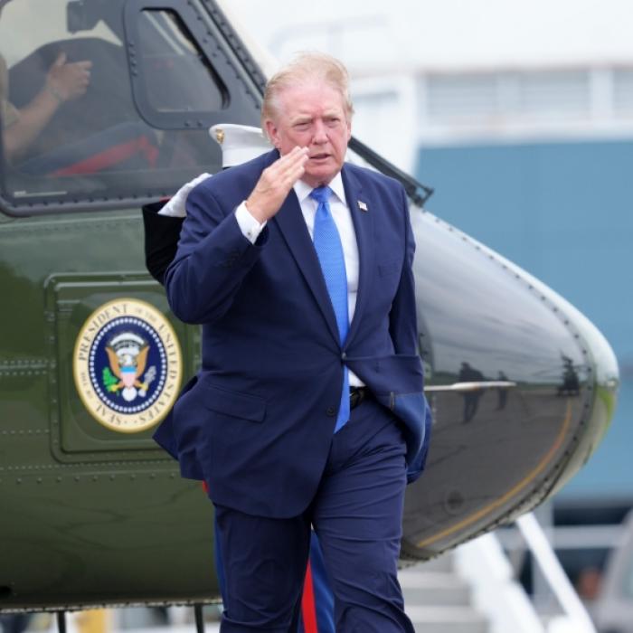 Haar-Blamage bei Trump – Windböe bringt seine Frisur ins Wanken