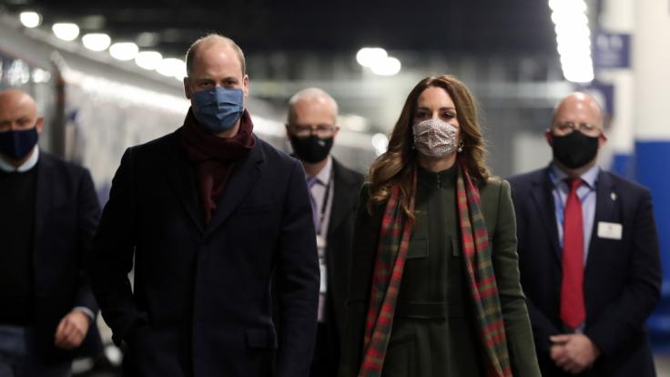 Weil Kate Middleton und Prinz William die Corona-Regeln missachtet haben, werden sie scharf kritisiert.