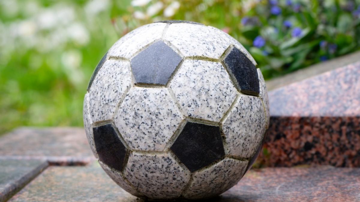 Der ehemalige englische Fu&szlig;ballspieler erlag mit 36 Jahren seinem Krebsleiden. (Symbolfoto) (Foto)