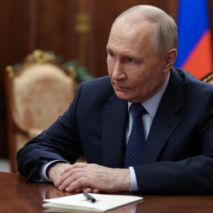 Schwerer Schlag für Putins Schattenflotte - Tanker niedergebrannt