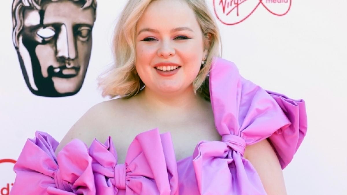 "Bridgerton"-Star Nicola Coughlan begeistert beim "Harper's Bazaar"-Shooting mit ihren hei&szlig;en Kurven. (Foto)