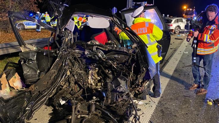 Auf der Autobahn A99 bei Hohenbrunn (Landkreis München) starben vier Menschen bei einem Geisterfahrer-Unfall.