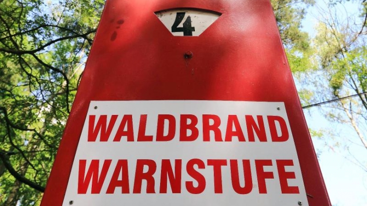 In weiten Teilen des Landes liegt die Waldbrandgefahr derzeit bei Warnstufe 4. Das Rauchen und Grillen bleibt jedoch jden ganzen Sommer über untersagt.