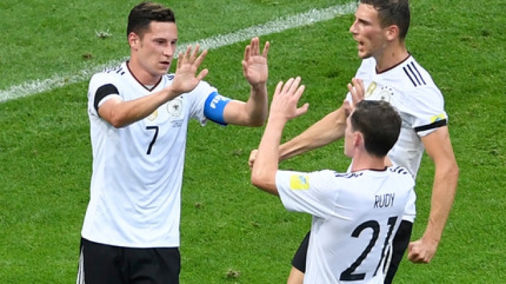 Julian Draxler (l.n.r.), und seine Mannschaftskameraden Sebastian Rudy und Leon Goretzka.