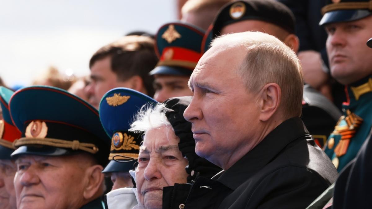 Wladimir Putin w&auml;hrend Russlands Milit&auml;rparade in Moskau. (Foto)