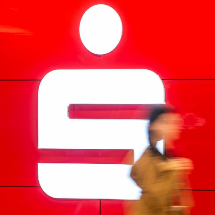 Miese Masche! Mit DIESEM Telefon-Trick zocken Betrüger Kunden ab
