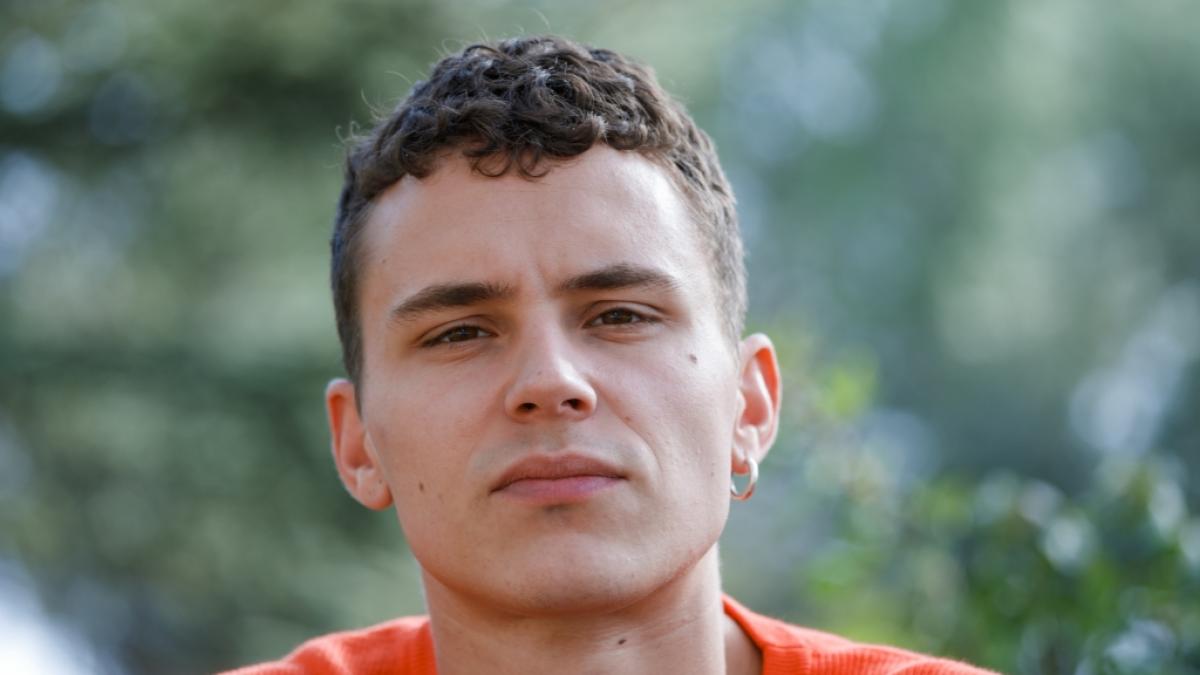 Ar&oacute;n Piper in seiner Rolle als Ander in der Netflix-Serie "Elite". (Foto)