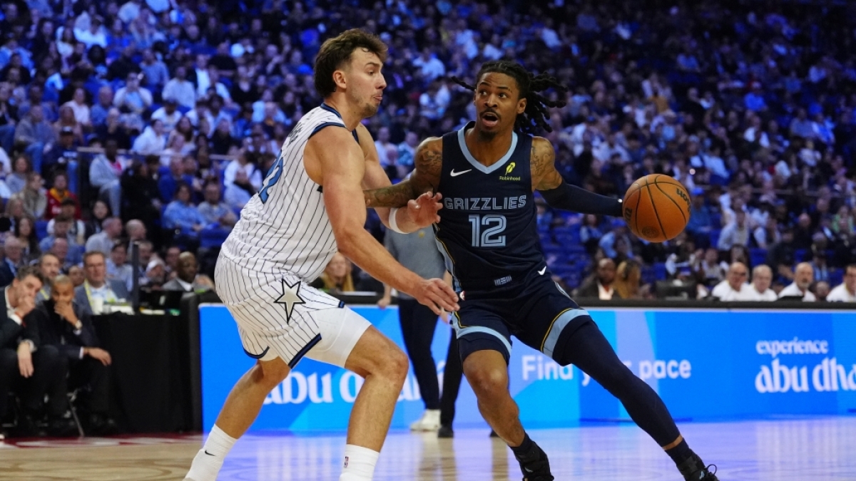 Franz Wagner von den Orlando Magic greift zu dem Ball gegen Ja Morant von den Memhis Grizzlies, am 18.01.2026. (Symbolbild) (Foto)