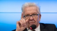 Winfried Kretschmann (Bündnis 90/Die Grünen), Ministerpräsident von Baden-Württemberg, verschärft die Corona-Maßnahmen.
