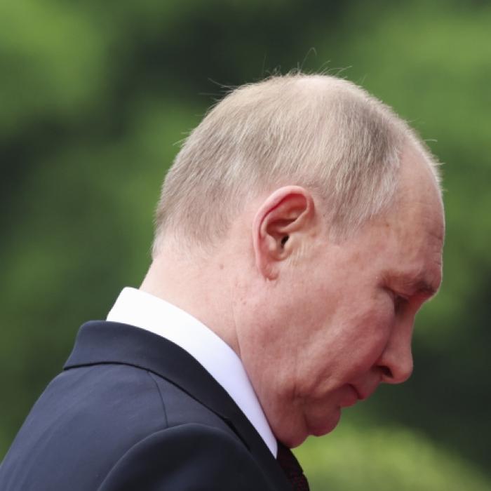 Wladimir Putin blamiert sich mit uralten Kanonen