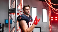 Der deutsche NFL-Spieler Marlin Klein während einer Trainingseinheit der Houston Texans. Klein trat vor sieben Jahren als Kölscher Jung die Reise ins Ungewisse an, um sich den Traum vom NFL-Profi zu erfüllen.