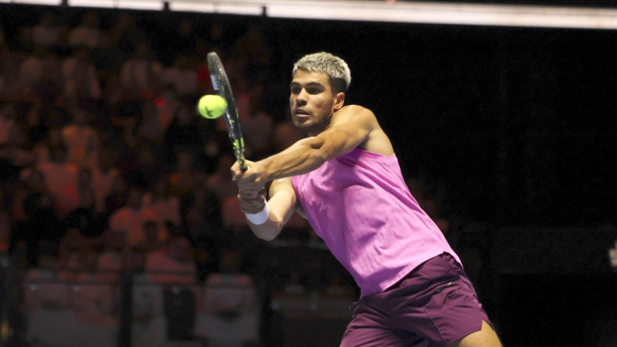 Carlos Alcaraz hat es in das Finale des Six Kings Slam 2025 geschafft. Dort trifft der Spanier auf den Italiener Jannik Sinner. (Foto)