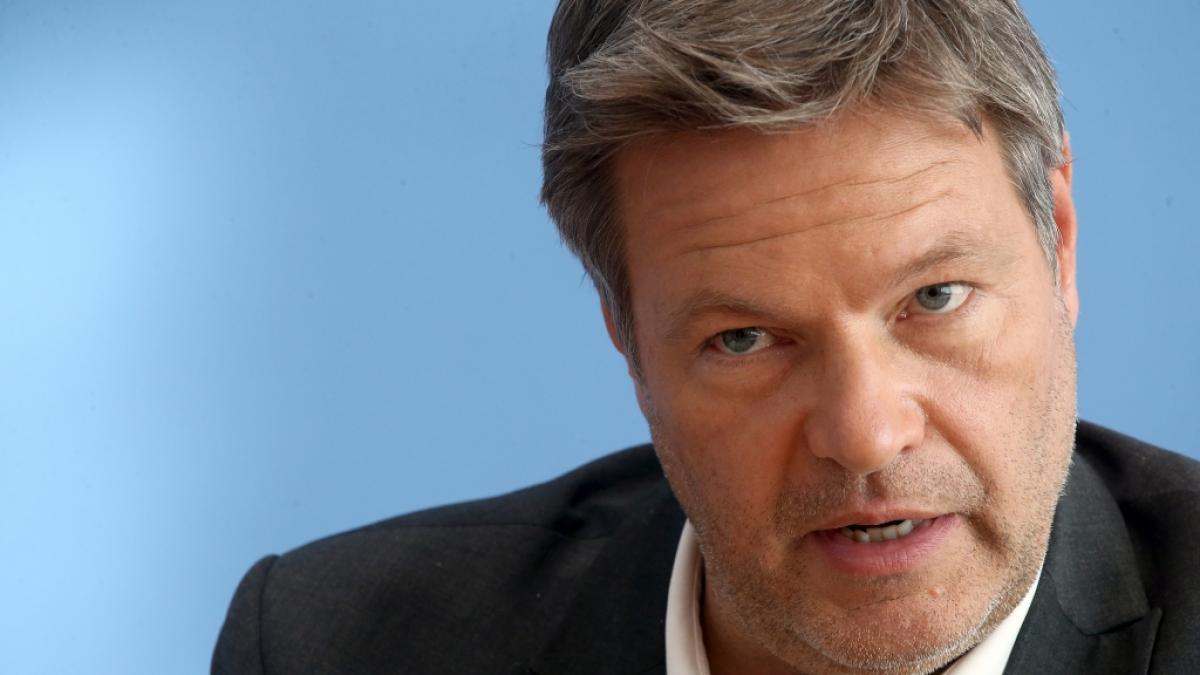 Robert Habeck wird f&uuml;r seine Kohlekraftwerk-Pl&auml;ne von Umweltsch&uuml;tzern kritisiert. (Foto)