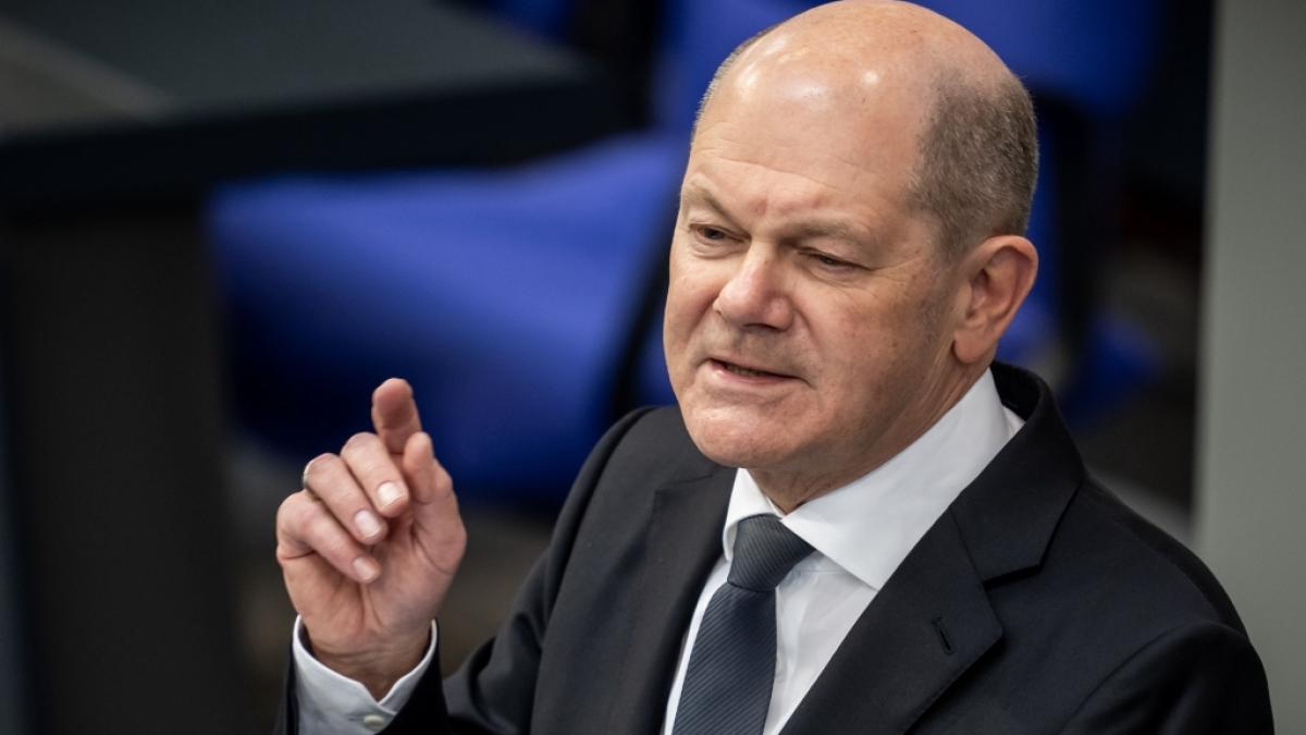 Bundeskanzler Olaf Scholz (SPD) spricht im Bundestag. (Foto)