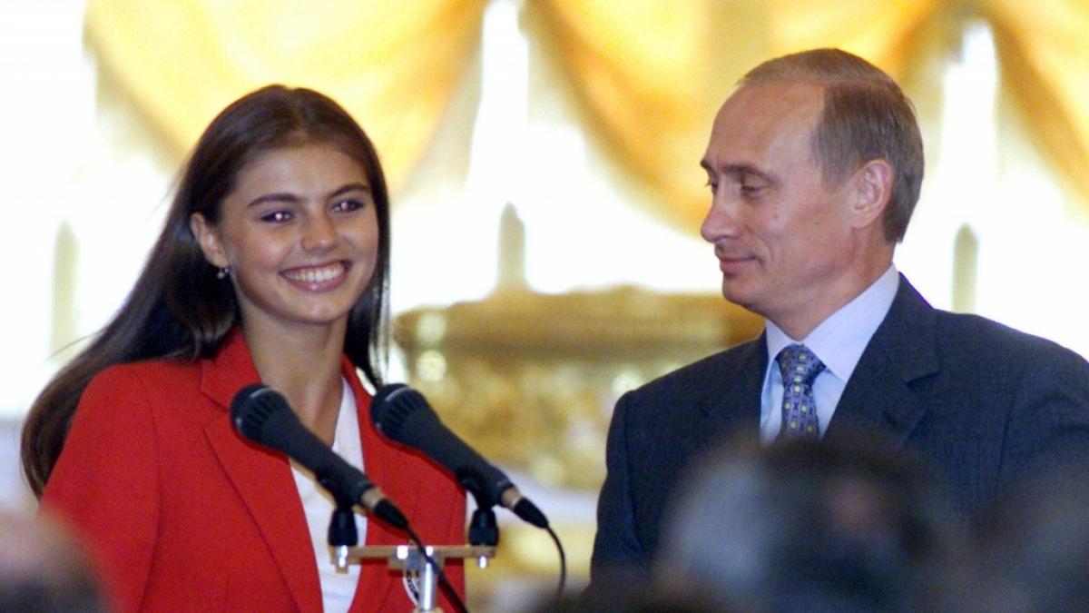 Alina Kabajewa im Jahr 2000 an der Seite von Wladimir Putin. (Foto)