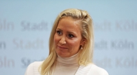 Janine Kunze zeigt sich auf Instagram-Fotos im Badeanzug.