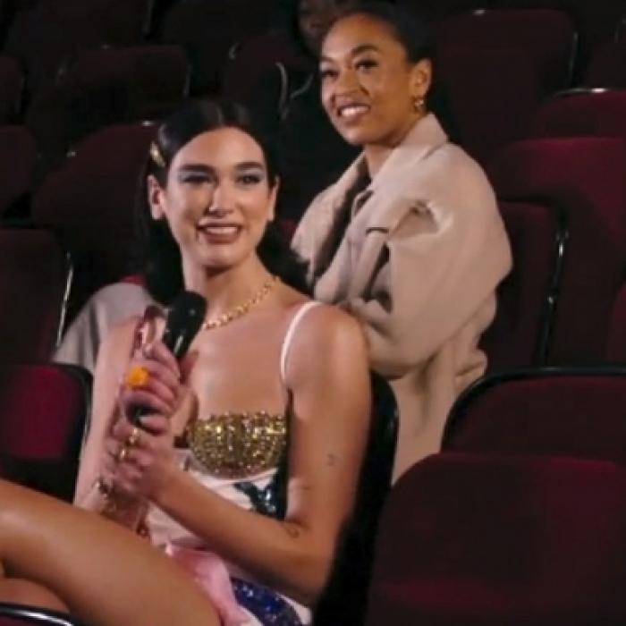 Oben knapp, unten knapper! Dua Lipa heizt im knappen Kleidchen ein