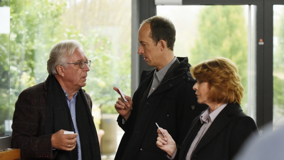 Dr. Klaus Reiter (Gerd Anthoff), Andr&eacute; Langner (Rudolf Krause) und Dr. Eva Maria Prohacek (Senta Berger). (Foto)