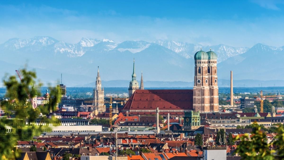 Die Frauenkirche in M&uuml;nchen. Aktuelle Nachrichten aus und &uuml;ber M&uuml;nchen hier auf news.de. (Foto)