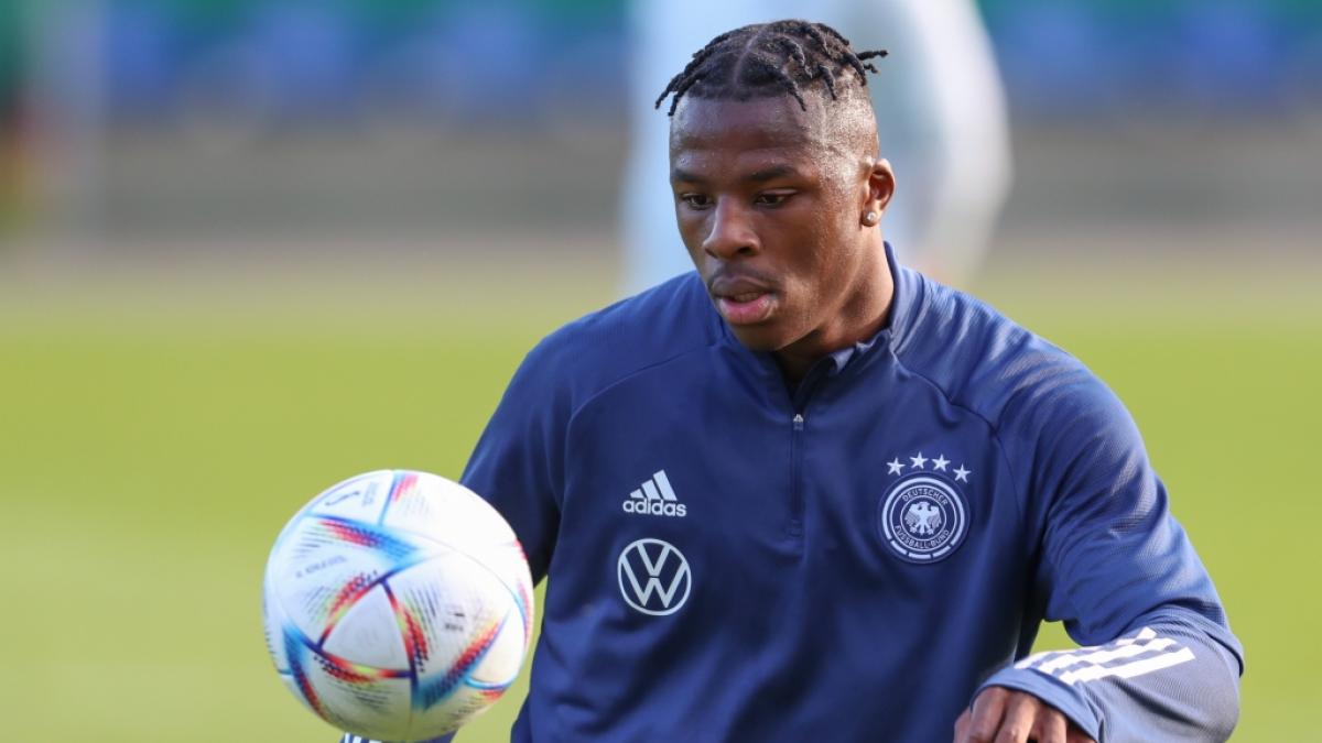 Wie tickt Fu&szlig;baller und WM-Star Armel Bella-Kotchap privat? (Foto)
