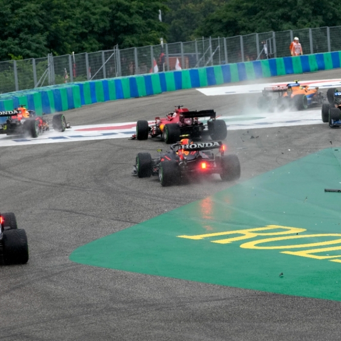Verstappen bekommt Sieg im Spa-Regenchaos