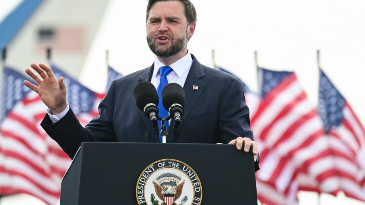 F&uuml;r Gift-Attacken gegen Demokraten ist J.D. Vance immer zu haben - auch wenn sich der Donald-Trump-Vize damit selbst widerspricht. (Foto)
