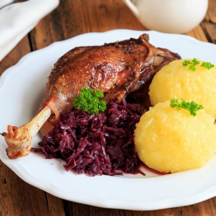 So einfach gelingt Ihnen das knusprige Weihnachtsessen