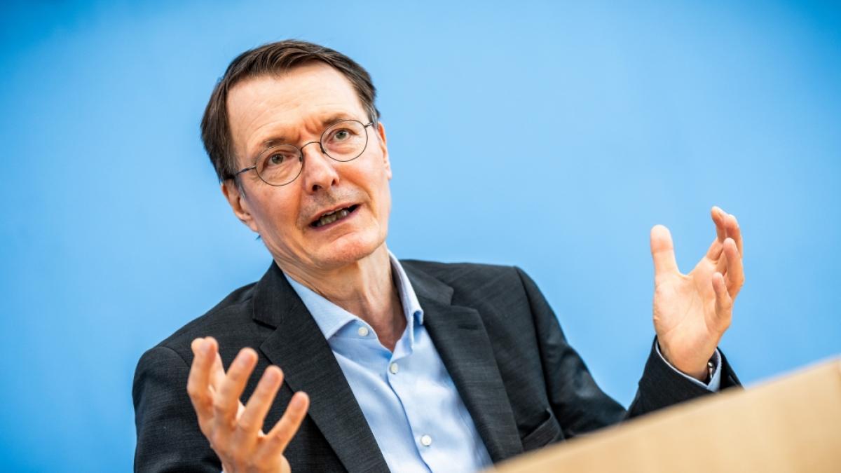 Karl Lauterbach verr&auml;t im Interview, warum er den Kanzler f&uuml;r den "besten Bundeskanzler" f&uuml;r Deutschland h&auml;lt. (Foto)