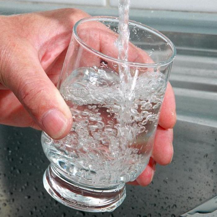 Hilft Wassertrinken wirklich beim Gewichtsverlust?