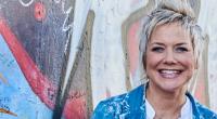 Inka Bause macht sich für Online-Dating stark und gibt Tipps für Singles ab 50.