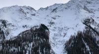 Beim Abgang einer Lawine in St. Anton in Tirol ist ein 58-jähriger Familienvater aus Baden-Württemberg ums Leben gekommen.