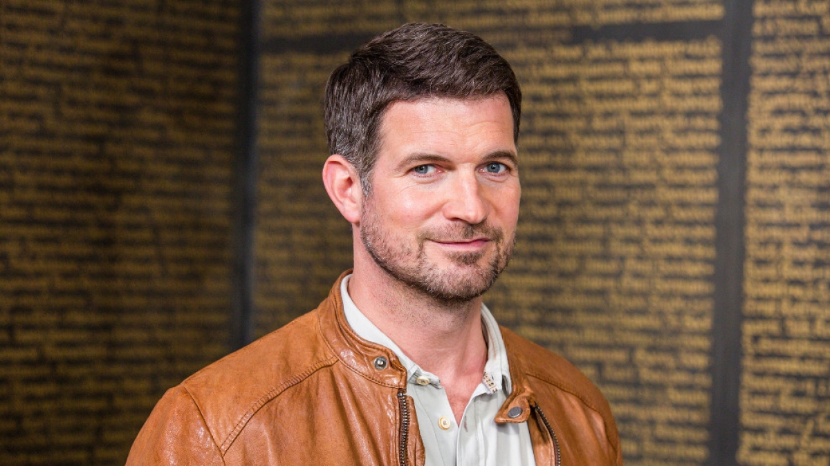 Simon B&ouml;er als Pfarrer Andreas Tabarius. (Foto)
