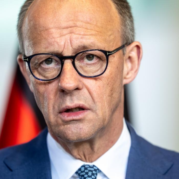 Eigene Partei zieht die Notbremse – Kanzler kassiert bittere Niederlage