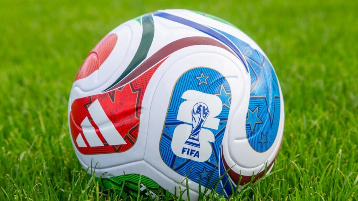 Der offizielle Spielball der Fu&szlig;ball-WM 2026: Adidas Trionda. (Foto)